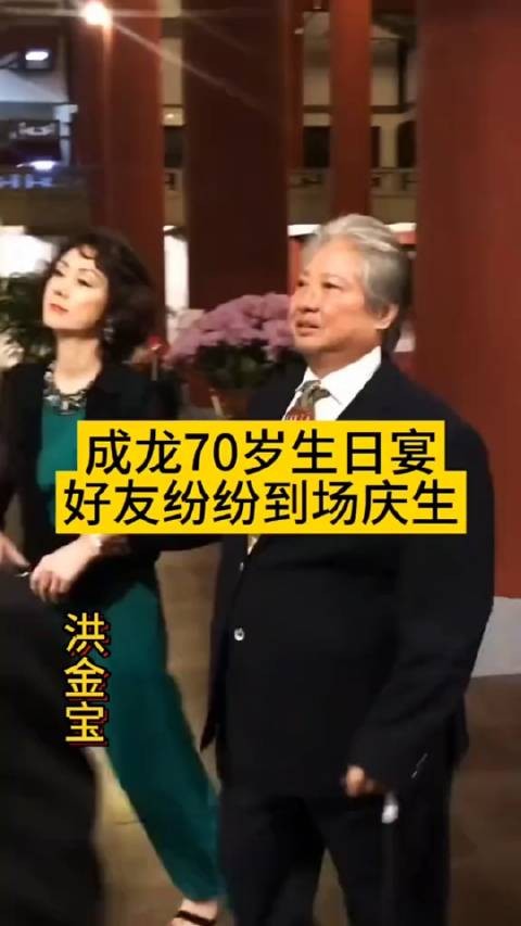 只因为成龙发文庆祝自己70岁生日，并说出前段时间他白发苍苍…