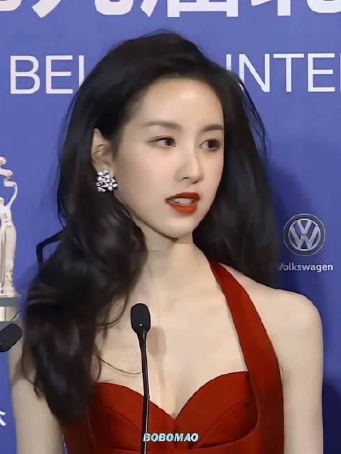 明艳大美人，这样的造型请多来些好吗！陈都灵 盛世美颜