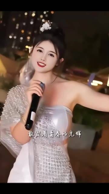 携着婉转歌声与甜美笑容，我翩然而至 乐享音乐瞬间