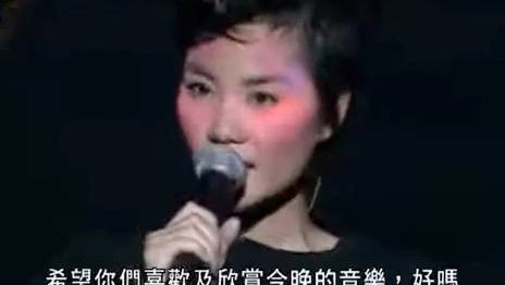 今天是王菲的生日，一起重温她2002年在日本武道馆开演唱会的珍贵时刻