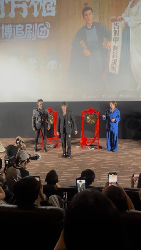 檀健次四方馆微博追剧团现场唱跳 没买上演唱会票的我也幸福的看上了