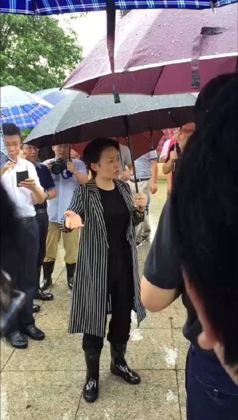 美女书记不错，向她学习热门视频