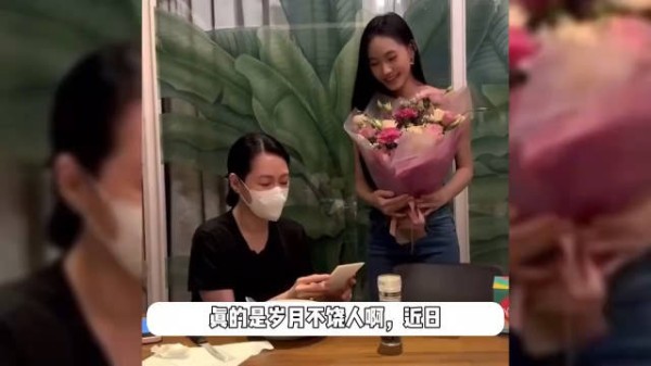 小S晒三个女儿童年照,感叹孩子们大了,称自己46岁了,完全没大婶样!