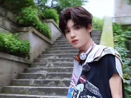 黄明昊，咱们能不能有点偶像包袱