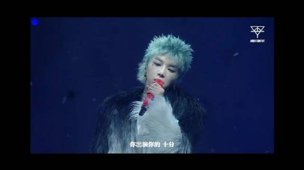 华晨宇《人之爱》live版，扮演一个又一个不同的角色，爱虽没有标准答案…