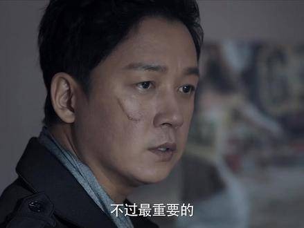 周巡确实非同凡响,在凶案现场还能吃得如此香
