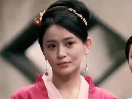 墨兰婚后仅穿过四套衣物,其中一套还不合身