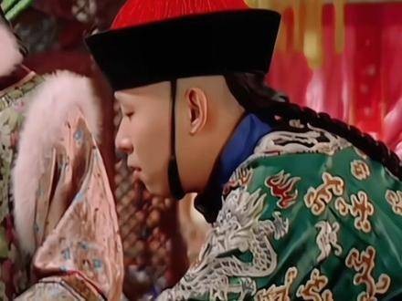 甄嬛的地位越高,小允子的态度越恭敬,服饰也愈发华丽了