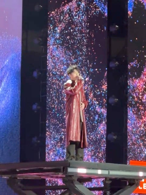 李昀锐跨年合作舞台莫怕莫怕好温柔!