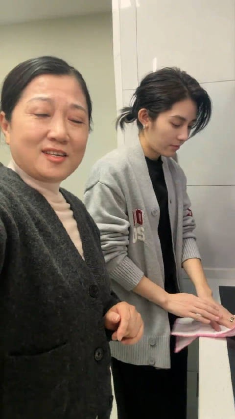 男女通杀的脸，这女儿长得也太帅了……