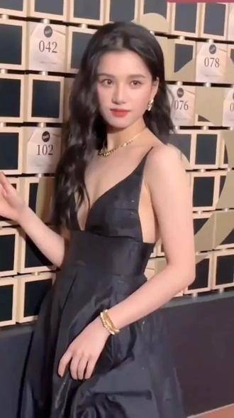 张婧仪的完美身材,如同大花幼年体般迷人