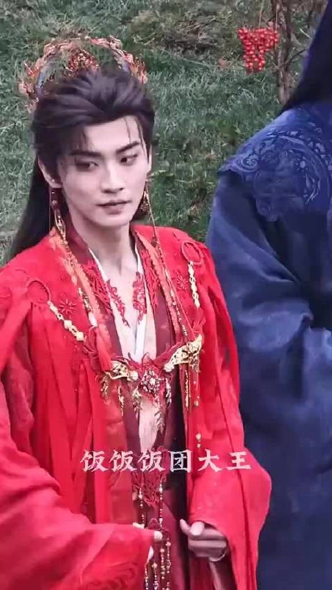 《古乐风华录》路透 这是男扮女装穿了新娘婚服，还是说纯属造型师发疯？