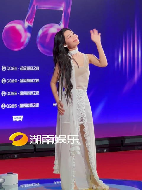 大娟今天这一身也太美了吧！简直就是坠入人间的精灵！