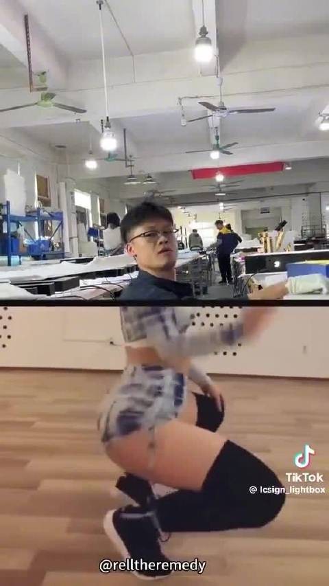 小哥为了卖产品,也是拼了!