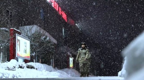 雪落无声，守护有痕， （邹杰 王小龙 张小刚 陈宗悦）