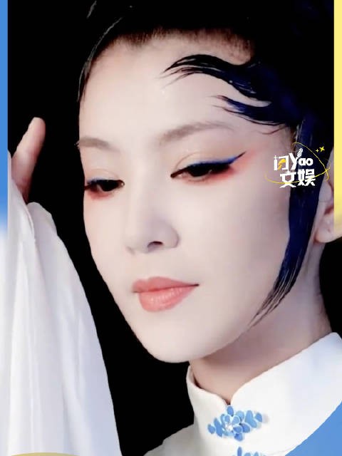 李云霄把水袖舞上时装杂志封面