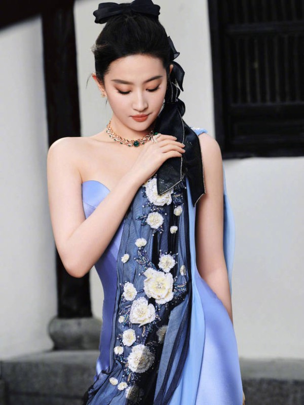 刘亦菲星光璀璨