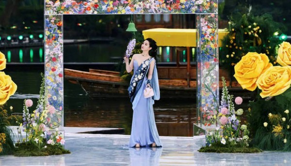 刘亦菲美轮美奂。