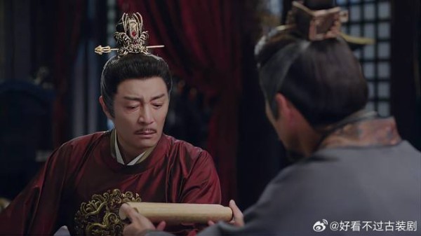 皇帝以为太子贤德,要禅让皇位给他,一看将军的密函怒了
