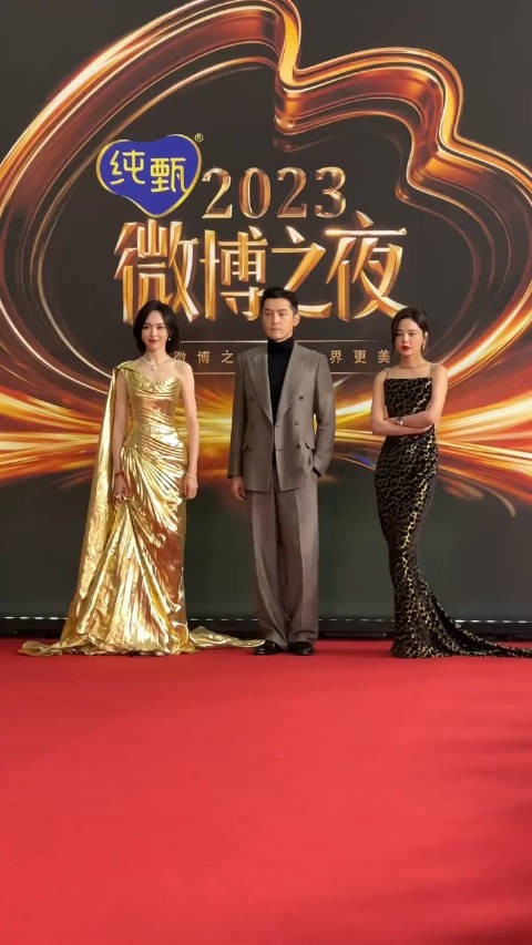 唐嫣、刘诗诗、杨幂、三大85花微博之夜红毯