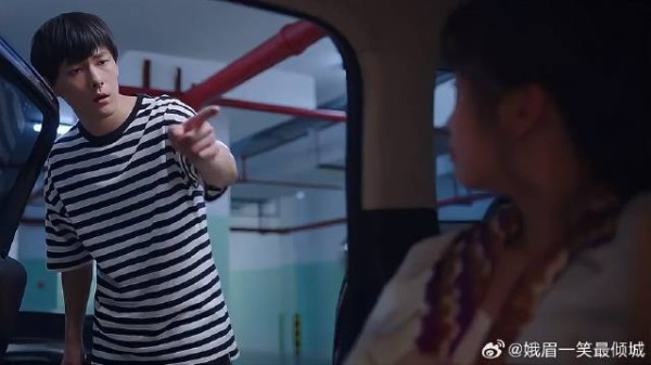 贺灿阳拿洗衣液,一开门看懵了,竟是蔡敏敏在车里