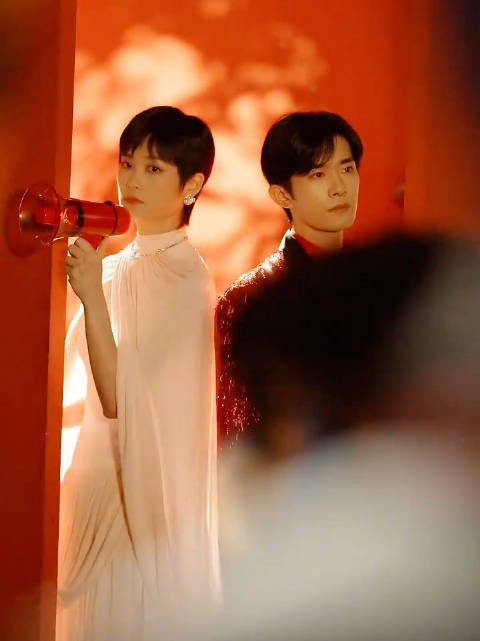 没想到蛇年快过一半了,还有@李宇春 &@TFBOYS-易烊千玺 同框售后惊喜花絮…