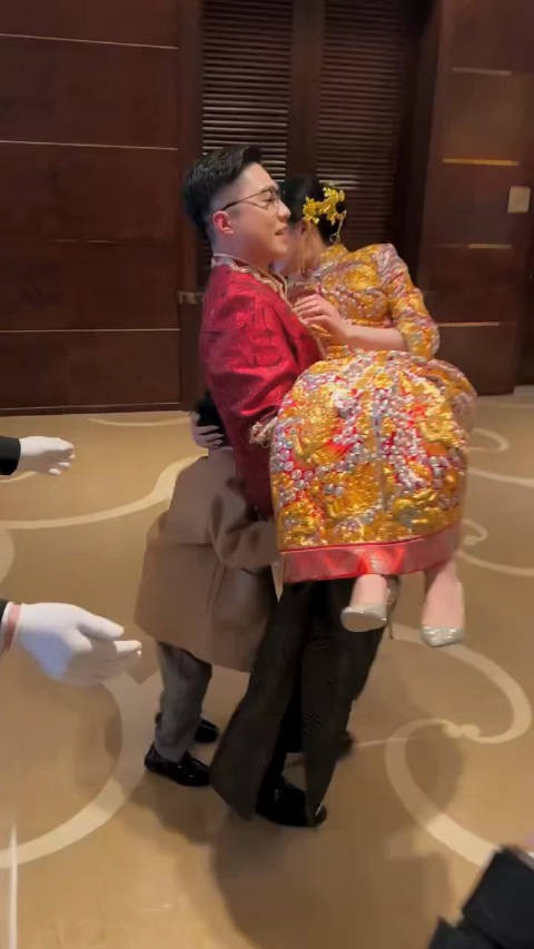 终于知道刘二狗为什么祝福刘刘了,因为刘刘时刻都能想到自己和二狗的孩子…