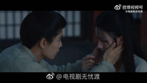 《无忧渡》久宣夜@任嘉伦Allen 双手捧着段半夏@宋祖儿lareina 的脸…