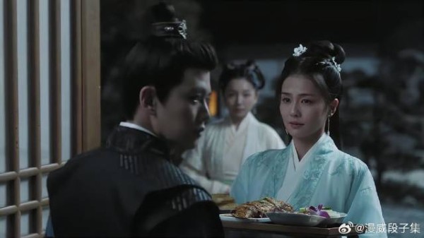 时宜跟周生辰道别 亲自给他做晚饭，眼里全是不舍