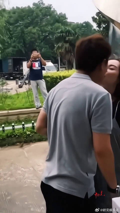 离婚综艺撮合贾乃亮和李小璐合作，女方想通过这个机会复出