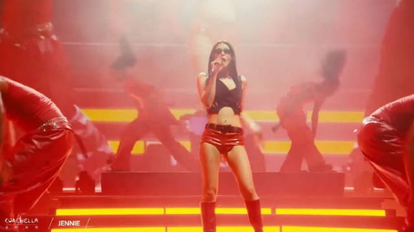 JENNIE登科切拉舞台演唱《like JENNIE》