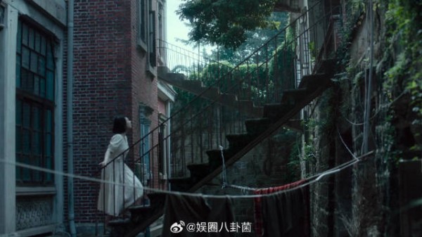 美女看上彭于晏 故意出现他家，哪料被他妹一语戳穿