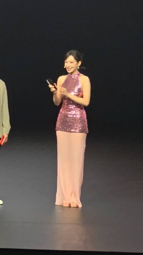 程潇来现场了，真人很美，超好看！