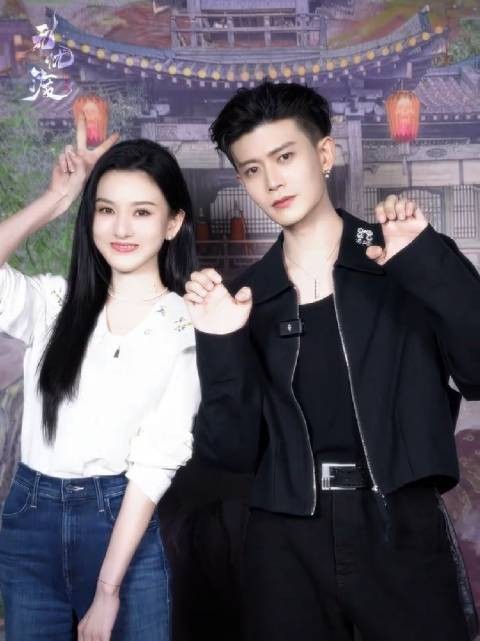 任嘉伦宋祖儿同框营业视频