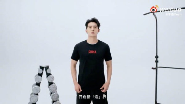 在运动场与生活场景间自如切换的@于适Yosh ,就像一束行走的阳光