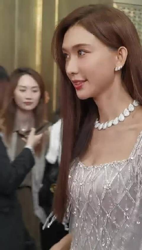 林志玲绝美流光裙亮相北影红毯