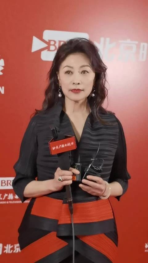 岳红在北影节一天看了四部电影 根本停不下来！她眼里的 北影节与所有电影节不同，更艺术更有品！