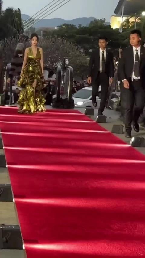 印象最深的就是杨幂这场活动 好纯欲