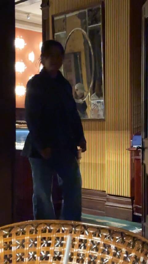 贾玲43岁庆生照,状态保持得真好,还是那么瘦!