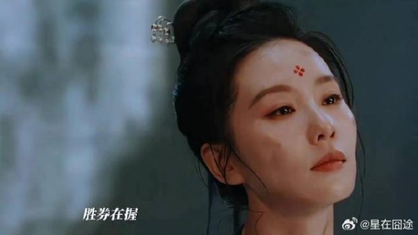 一个心医却被误认为是巫女，一个从最底层靠自己拼出来