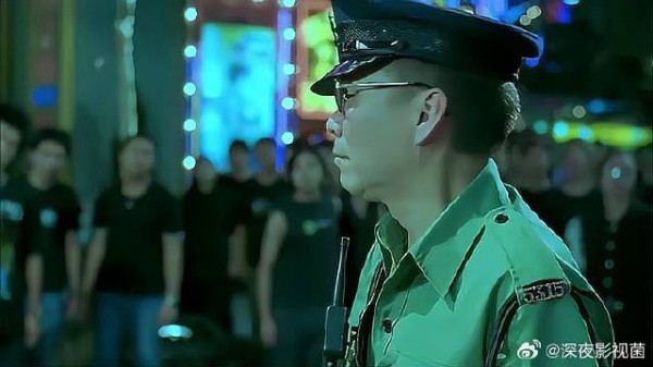 这还有王法吗！混混想动警察，任达华牌子一挂气场拉满