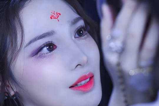 天生坏种遇真爱遭追杀,妖丹尽毁封印千年