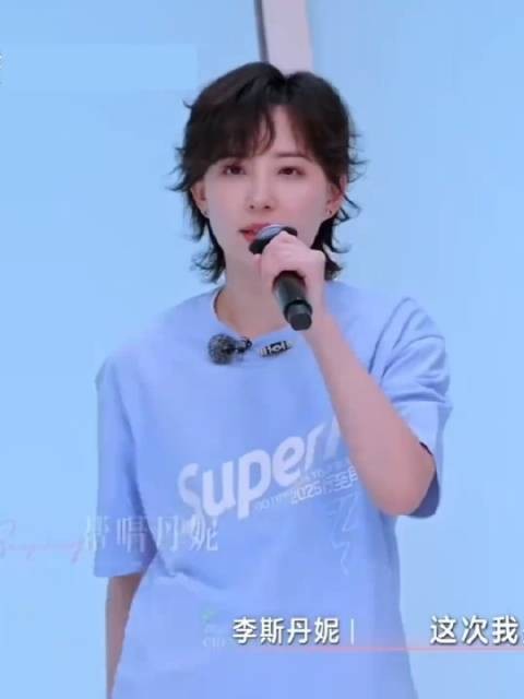 不怪姐姐们哇声一片,这谁看了不迷糊啊,果然大家都喜欢看帅得