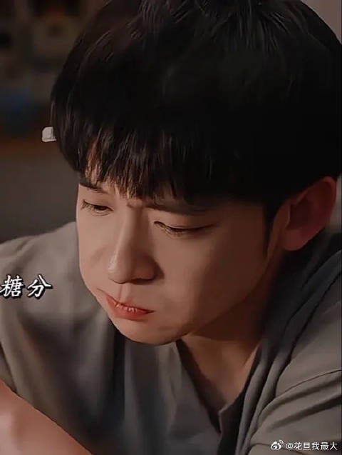 俩人写情书差点被抓包，仗着她听不懂开启瞎编模式