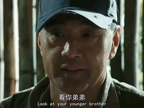 看起来傻乎乎的,没想到是个炸弹高手!