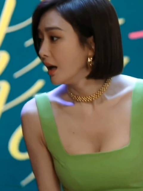 秦岚这身材真的保持很好 山风姐姐鲨疯了!