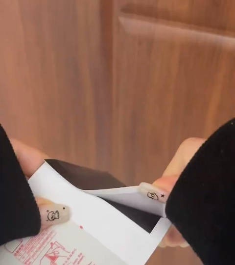 原来杨紫去年就拍了撕拉片啊 ,齐刘海➕紫色眼影好漂亮!
