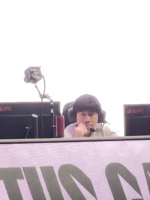 看上去有点累的gala, 比赛加油!