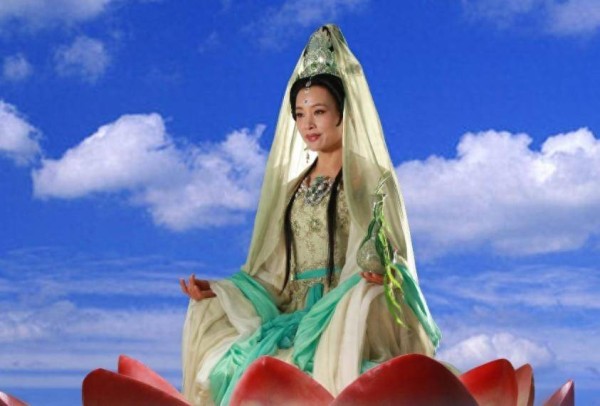 唐僧成佛后，为何排名在观音之前？你看排名在如来前面的是谁！