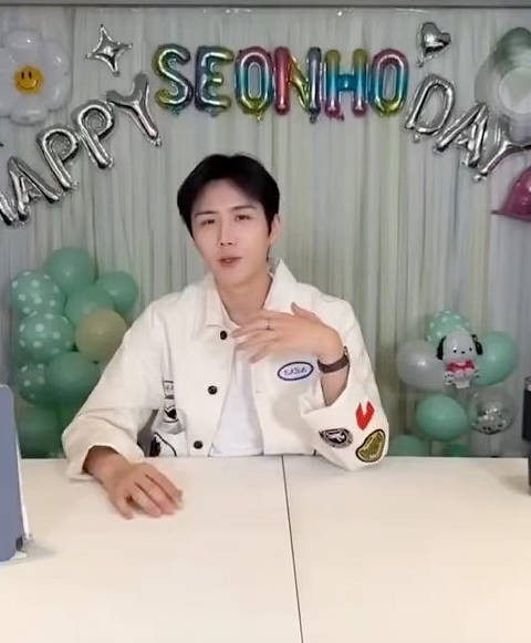 金宣虎亲自示范wink笑，展现正宗萌味